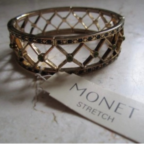 NWT MONET Green Rhinestones Stretch Bracelet